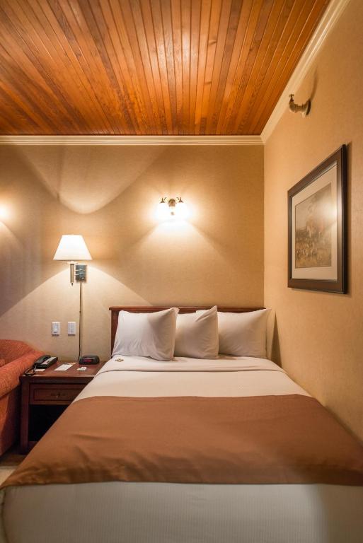The Guv'Nor Inn St. John's Room photo